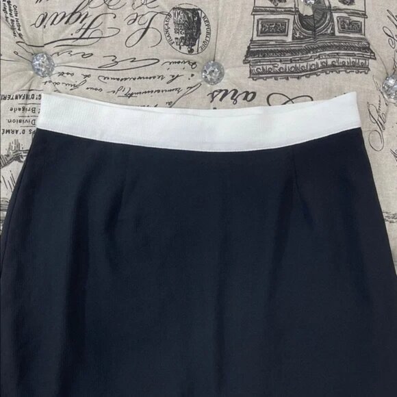 Gibson Women’s Scalloped Hem Skirt - Picture 2 of 12